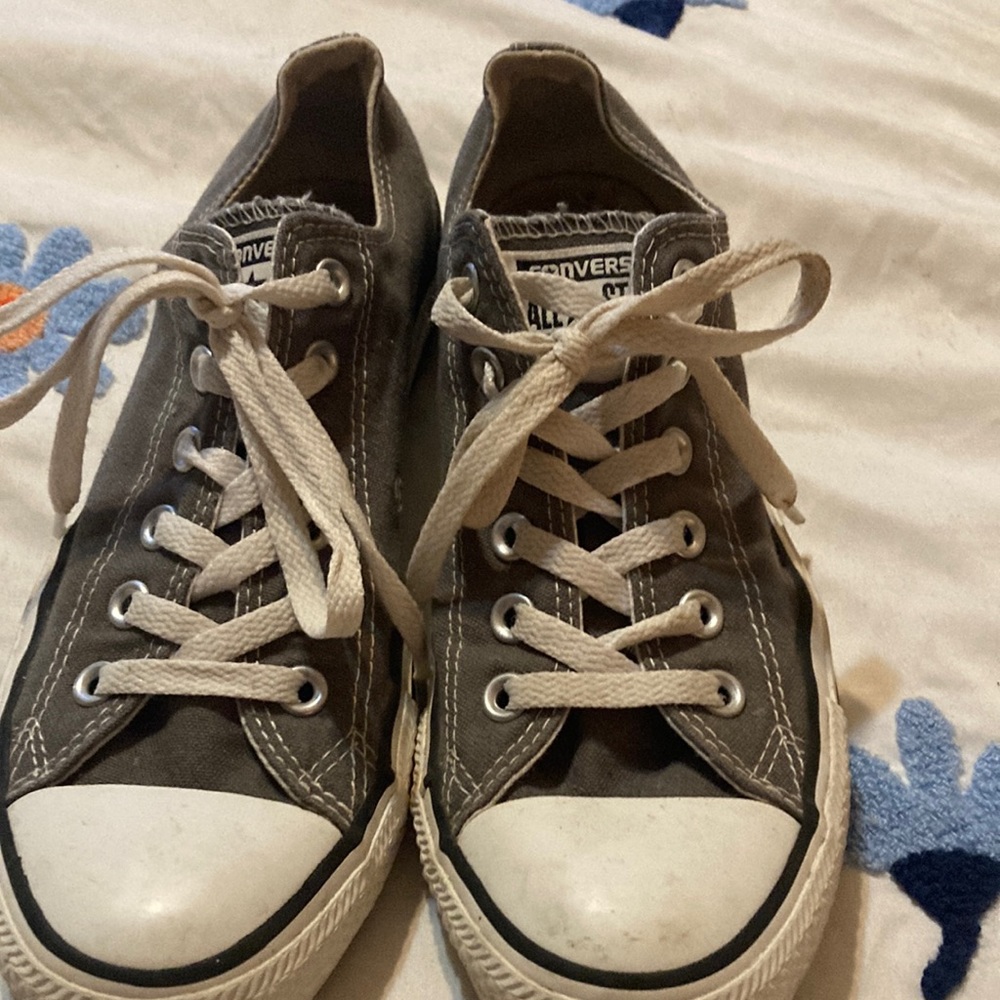 Converse all stars. Grey Size 7 men. Great condition
